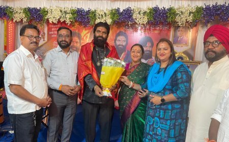 नगरसेविका सौ.पुष्पा  भेट आणि  शुभेच्छा दिले  श्री.ओमकार जायसवाल यांच्यावाढदिवसा