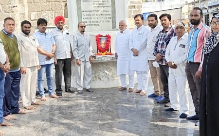 काँग्रेसतर्फे माजी पंतप्रधान डॉ मनमोहन सिंग यांना श्रद्धांजली देण्यात आली