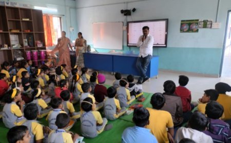 मनपा प्रियदर्शनी विद्यालयात 'गुटन मॉर्गन, फोयेस नोएस या..' म्हणत नवीन वर्षात जर्मनी भाषेचा श्रीगणेशा'