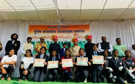 प्रजासत्ताक दिनानिमित्त शहरातील क्रिडा संकुलात पार पडला शासकीय मुख्य शासकीय ध्वजारोहण समारंभ