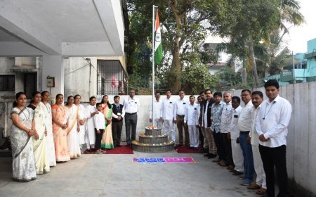 विभागीय माहिती कार्यालयात प्रजासत्ताक दिनानिमित्त ध्वजारोहण