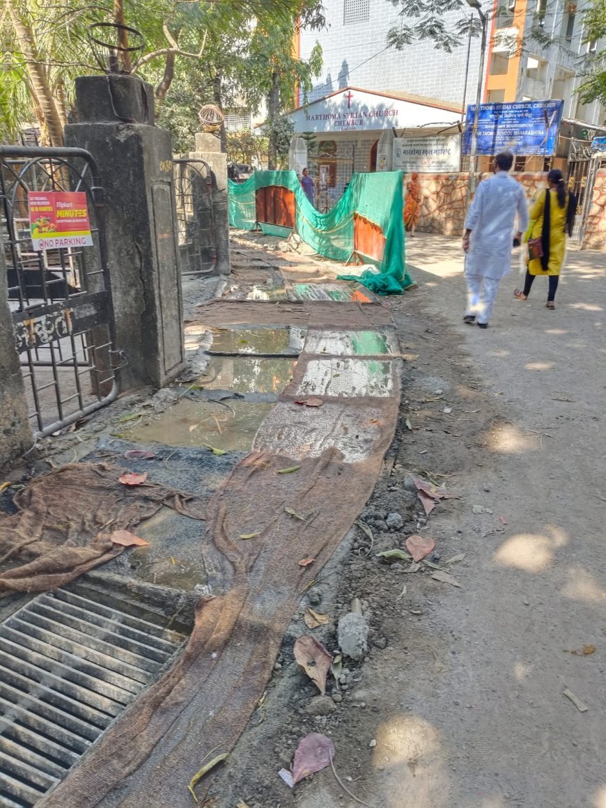 मुंबई प्रतिनिधी अतुल चेंडके : मा. बेस्ट समिती अध्यक्ष मा. नगरसेवक, श्री. अनिल रामचंद्र पाटणकर यांच्या प्रयत्नाने व बृहन्मुंबई महानगरपालिका यांच्या वतीने संजीवनी सोसायटी व मार्थोमा चर्च येथे होत असलेल्या *रस्ता कॉंक्रिटीकरण व गटार कामाची पाहणी* करताना स्वयं मा. नगरसेवक पाटणकर साहेब, चेंबूर विधानसभा समन्वयक श्री. संदीप गुरव, डी. जी. शाखा समन्वयक श्री अनिल पटेल व कार्यकर्ते.