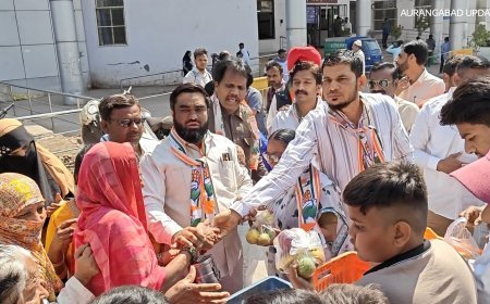 अश्फाक खान (डीलक्सबेकरी )यांच्या वाढदिवसानिमित्त शासकीय रुग्णालय घाटी येथे अन्न व फळे वाटप