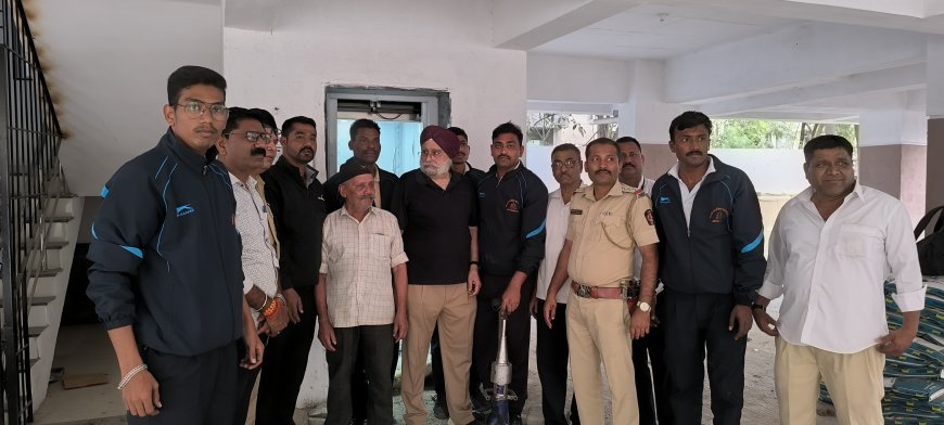 Location of the incident- Sai Sagar Apartment, Jyoti Nagar, here two persons were stuck in the lift of the apartment. Chhatrapati Sambhajinagar.