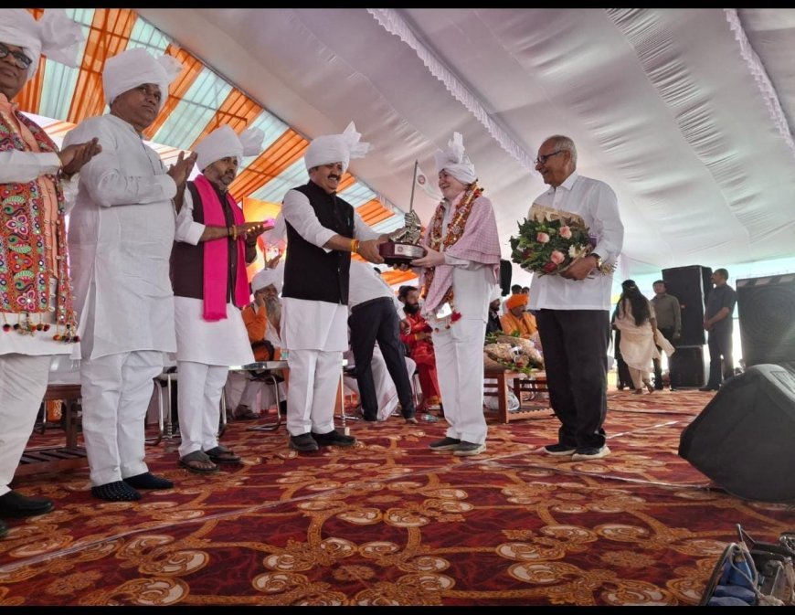 Dr. Sitaram Jadhav, a renowned agricultural scientist, was awarded the Seva Ratna Award.