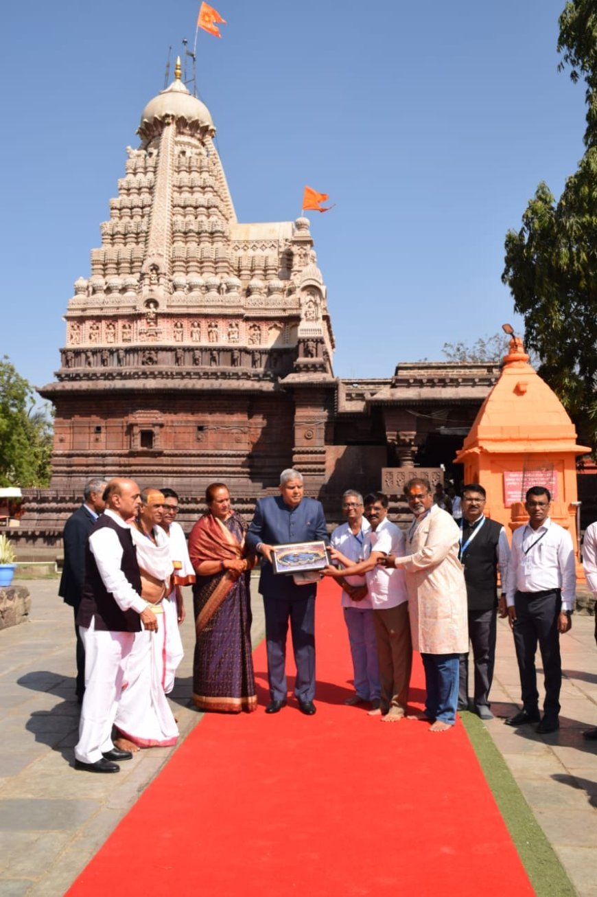 उपराष्ट्रपती धनखड यांचे घृष्णेश्वराचे सपत्निक दर्शन  कैलास लेणीचीही केली पाहणी