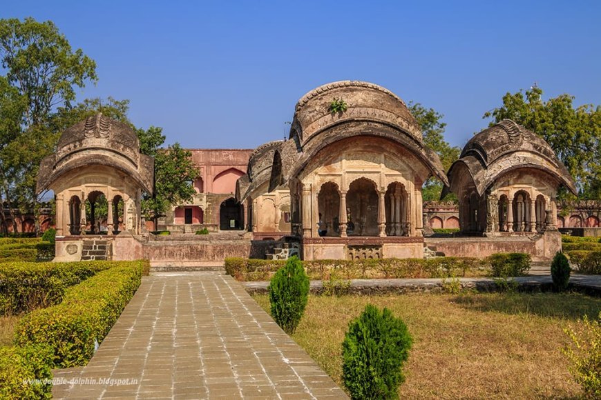 बनी बेगम बाग का मुख्य द्वार बंद, पर्यटकों में नाराज़गी  खुलताबाद