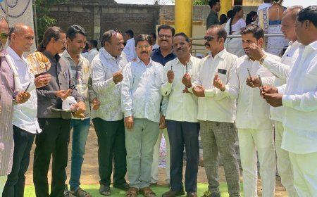 पत्रकारांना छापिलनावाचे पेन भेट देऊन वैचारिक जयंती साजरी केली