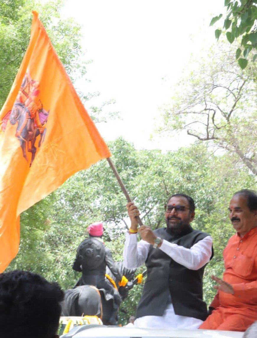 Greetings at the Maharashtra House in Delhi on the birth anniversary of Chhatrapati Sambhaji Maharaj. Union Minister Prataprao Jadhav became involved