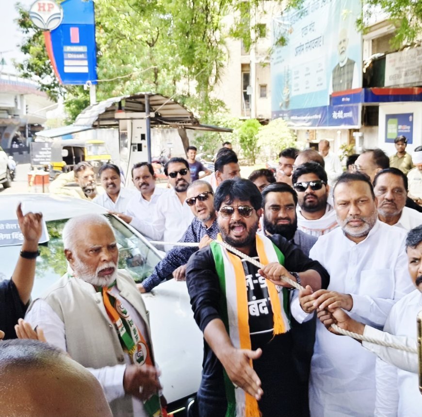 Strong agitation by Congress against the rising prices of petrol, diesel and gas. Strong agitation by Congress against the rising prices of petrol, diesel and gas.