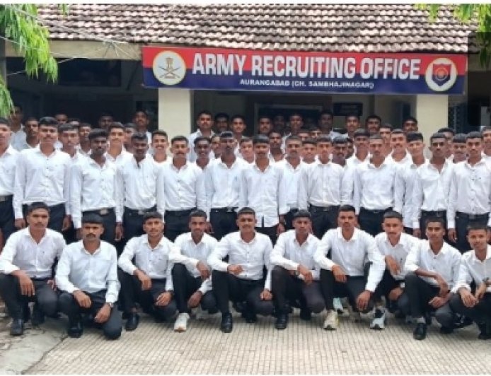 छत्रपति संभाजीनगर से 600 तकनीकी अग्निवीर उम्मीदवार सैन्य प्रशिक्षण केंद्रों के लिए रवाना